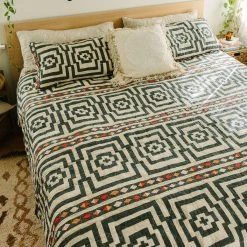 Peking Hypnotic Quilt Set By Jungalow®